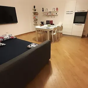 Interno5 Apartament Bari
